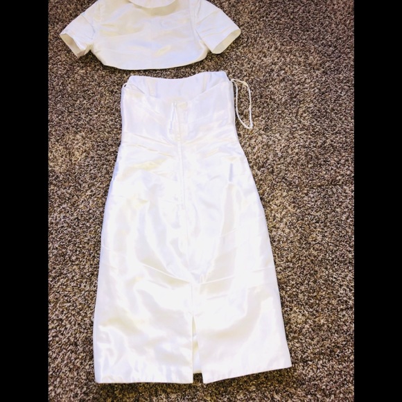 David’s Bridal white strapless wedding dress 8 - Picture 6 of 8